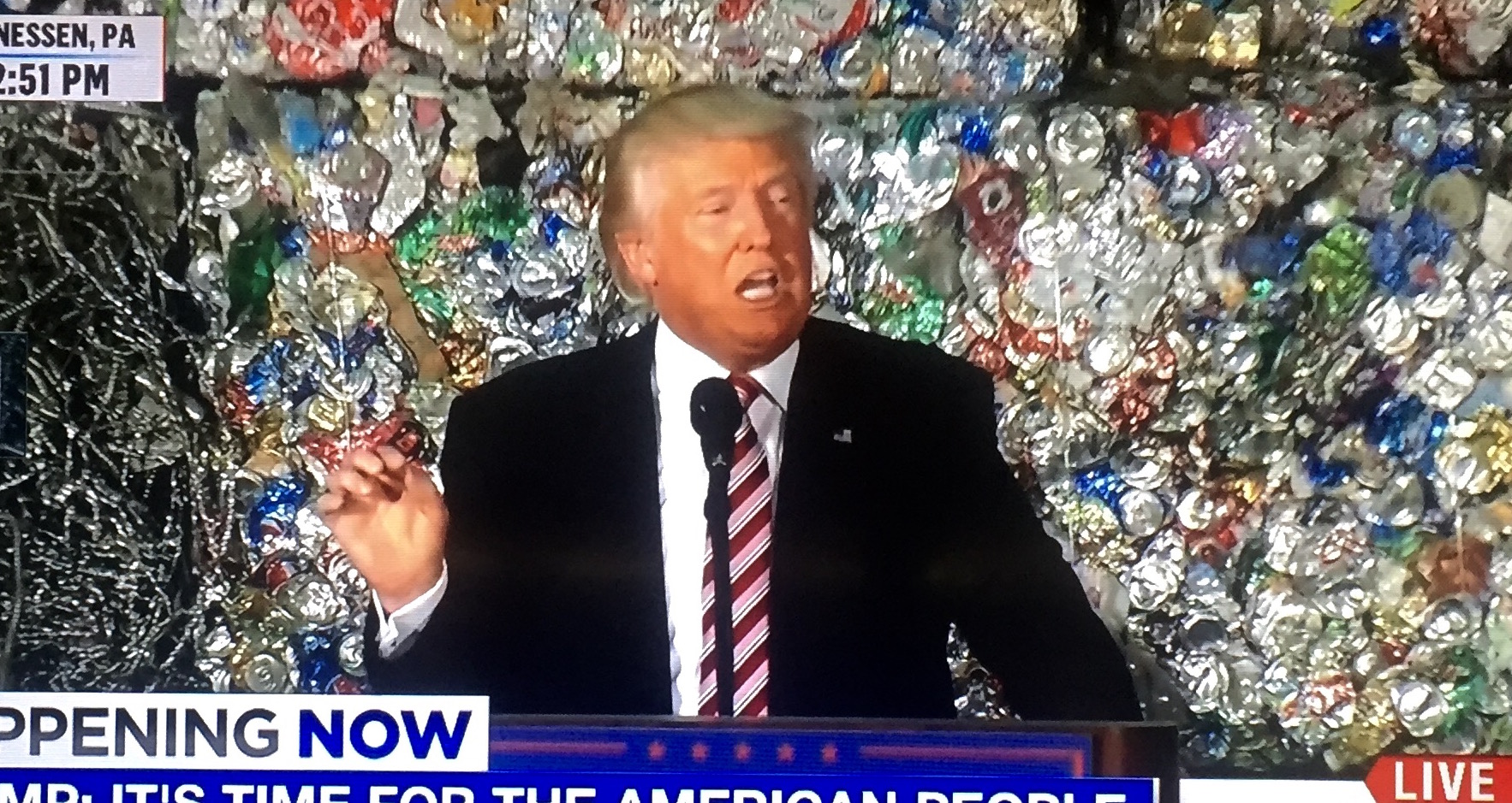 donald-trump-garbage-wall